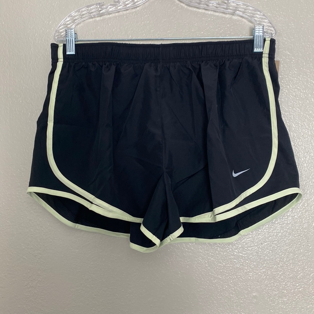 Nike Women’s Standard Fit Running Short M